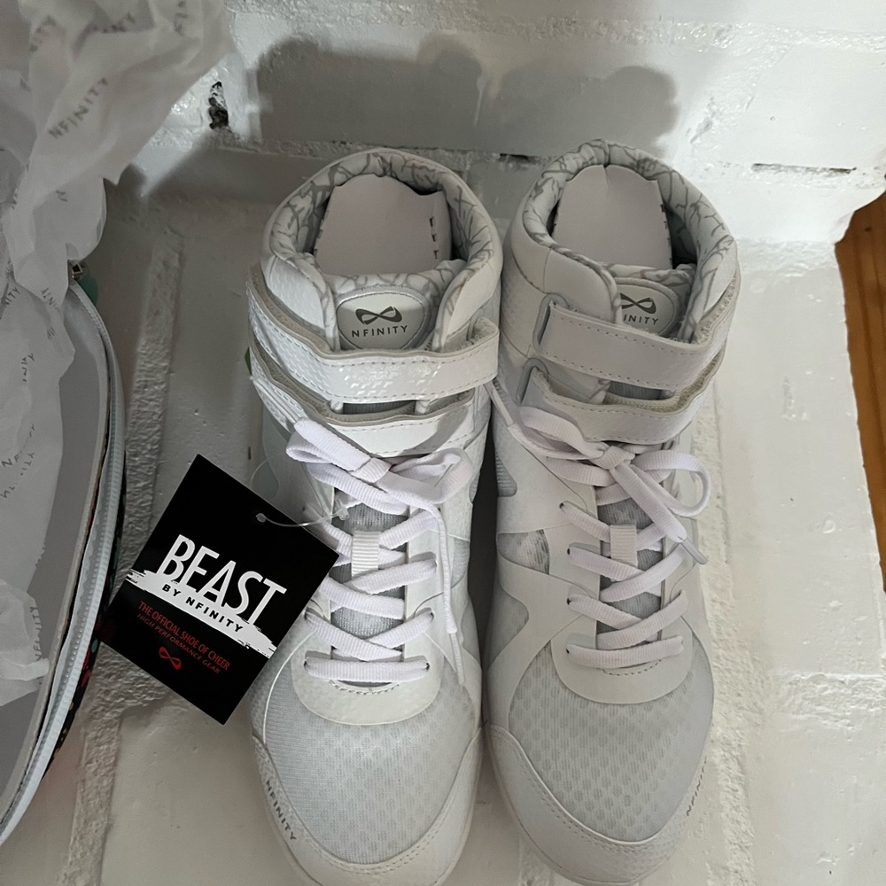 Cheer nfinity Beast Mid Top, size 8, new with tag.